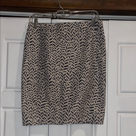 LOFT Black and Cream Patterned Pencil Skirt - Picture 1 of 5